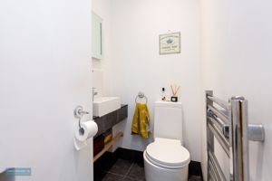 En-suite- click for photo gallery